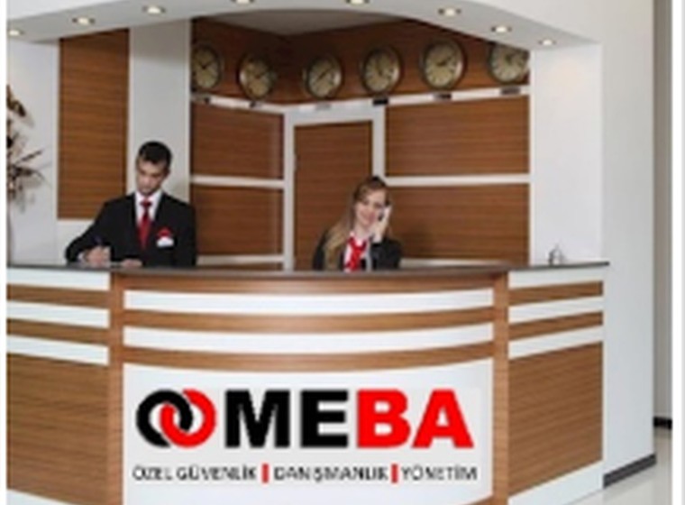 MEBA danışma ve yönlendirme personeli resepsiyonda hizmet veriyor